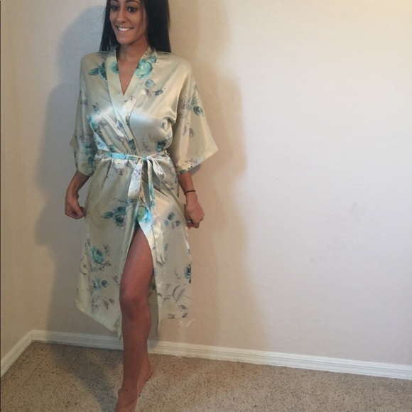 Kimono like cover up. - Picture 2 of 8